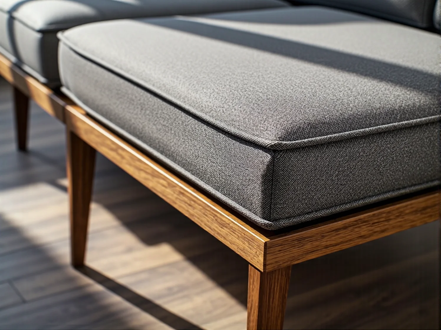 Praktyczne oświetlenie LED w podstawie łóżka kontynentalnego